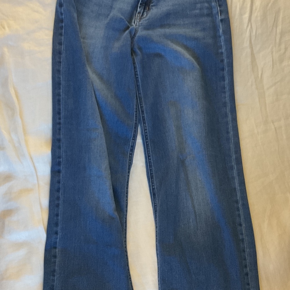Old Navy Wide Leg Flared Jeans in Medium Blue - Picture 6 of 6